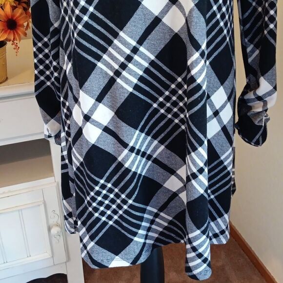 R & K Black and White Plaid Dress - Picture 4 of 10